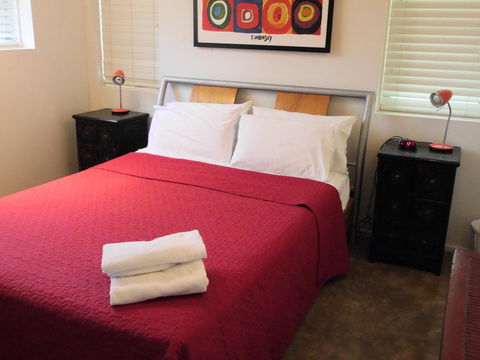 A AAA C-SHACK - Lightning Ridge Tourism 18