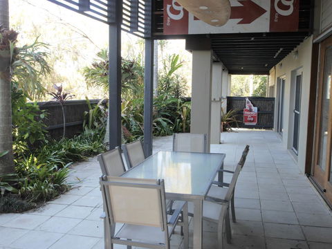 A AAA C-SHACK - Lightning Ridge Tourism 4