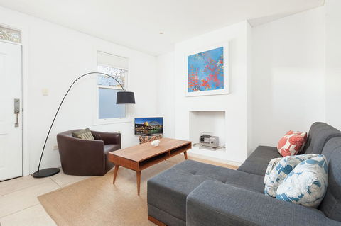 'Darling Lily' - Your Townhouse Hideaway - Lightning Ridge Tourism 1
