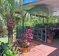 'Sandy Palms' 28 Moorooba Cr - Beautiful Home with Wifi Air-con and Boat Parking - Lightning Ridge Tourism