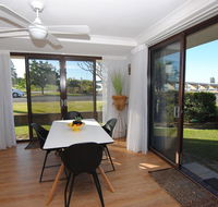 'Time and Tide' 1 - Ground Floor with Water Views - Lightning Ridge Tourism