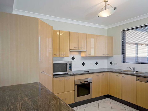 1 'Seaside Splendour' 137 Soldiers Point Road - Beautiful Unit On The Waterfront - Lightning Ridge Tourism 2