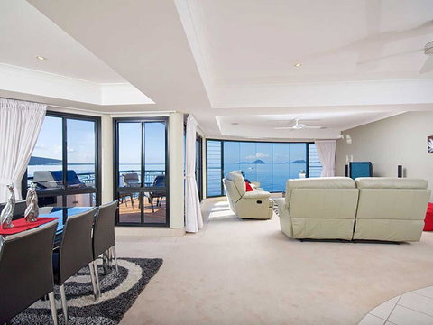 1 'Seaside Splendour' 137 Soldiers Point Road - Beautiful Unit On The Waterfront - Lightning Ridge Tourism 1