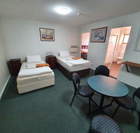 1 Lakeview Plaza - Lightning Ridge Tourism