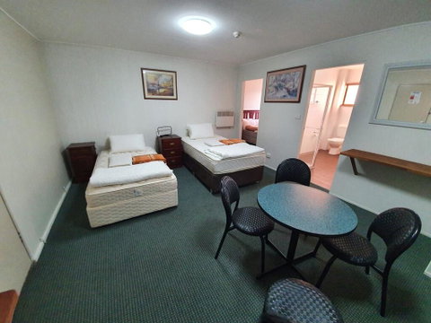 1 Lakeview Plaza - Lightning Ridge Tourism 0