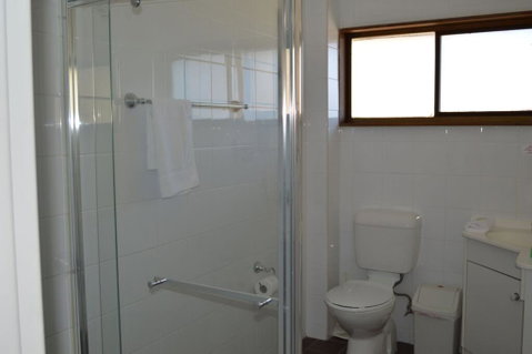 1 Lakeview Plaza - Lightning Ridge Tourism 2
