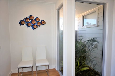 108 Madaffari Drive - Caretta - Luxurious Marina Home With A Spa And Free WiFi - Lightning Ridge Tourism 3
