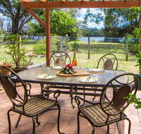 11 Bay Street - waterfront holiday - Lightning Ridge Tourism