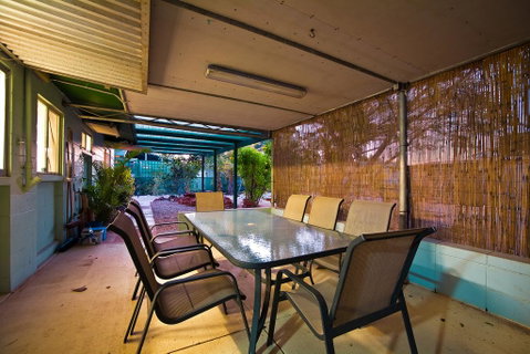 15 Grenadier Street - Great Pet-Friendly Holiday Home With Plenty Of Space - Lightning Ridge Tourism 2