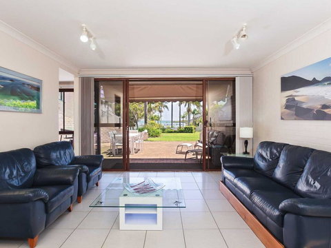 16 'The Moorings' 4 Cromarty Road - Waterfront Property With Pool & Air Conditioning - Lightning Ridge Tourism 0