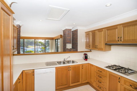 16 Shipton Cres - Secluded Away - Lightning Ridge Tourism 1