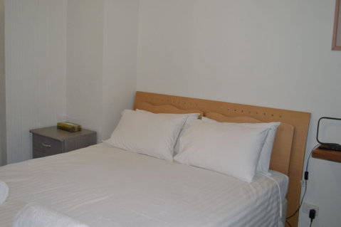 2 Lakeview Plaza - Lightning Ridge Tourism 3