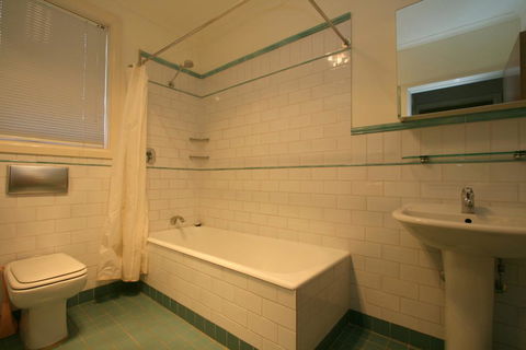 2 Munyang Street, Jindabyne - Lightning Ridge Tourism 2