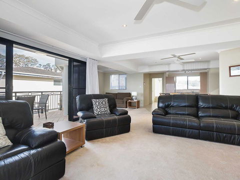 2/137 Soldiers Point Road - Luxury Unit On The Waterfront With Aircon And Free Unlimited Wi Fi - Lightning Ridge Tourism 3