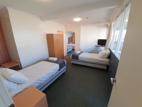 20 Lakeview Plaza - Lightning Ridge Tourism 3