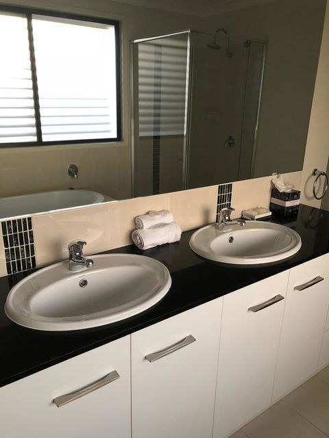 21 On Hursley Motel Apartments - Lightning Ridge Tourism 3