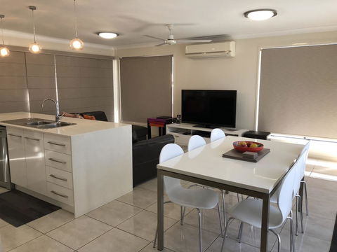 21 On Hursley Motel Apartments - Lightning Ridge Tourism 1