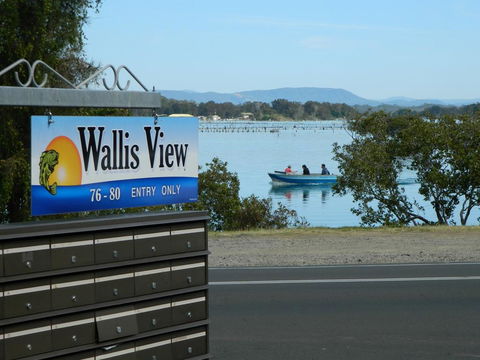 26 Wallis View - Opposite The Lake - 3 Bedroom Apartment - Sleeps 8 - Lightning Ridge Tourism 0