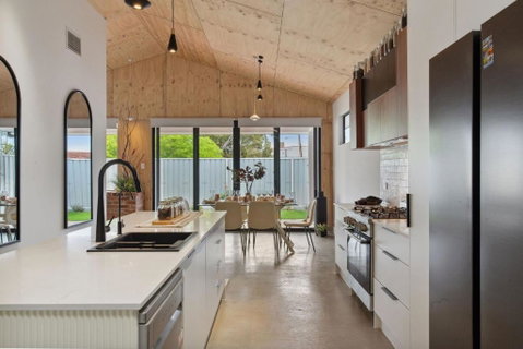 Birdwood Modern Rustic - Lightning Ridge Tourism 0