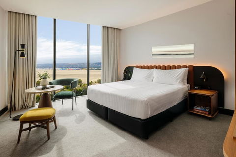 Crowne Plaza Adelaide Mawson Lakes, An IHG Hotel - Lightning Ridge Tourism 1