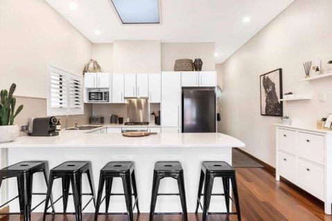 Cute As A Button - Picket Fence 3 Bed Stylish Home - Lightning Ridge Tourism 1