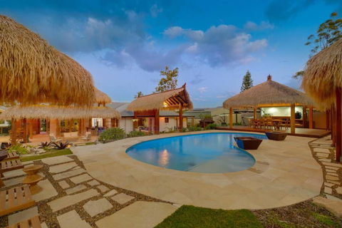 D-Bali Retreat - Lightning Ridge Tourism 0