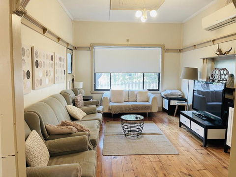 D103 Lemon Tree House - Lightning Ridge Tourism 4