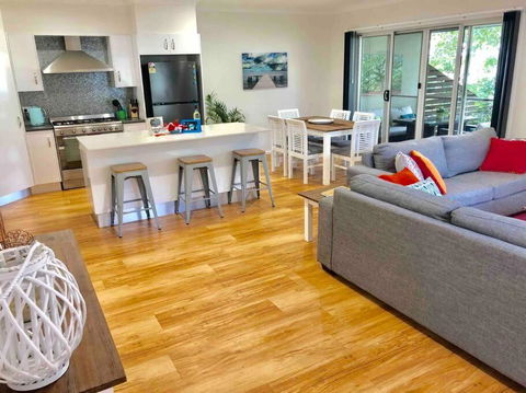 DELUXE Escape! Central, NEW & Spacious 3 Bed - Lightning Ridge Tourism 0
