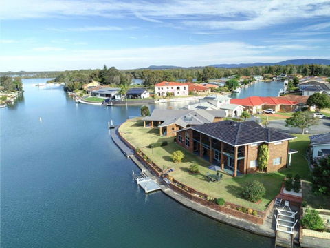 27 Friendship Key - Lightning Ridge Tourism 1