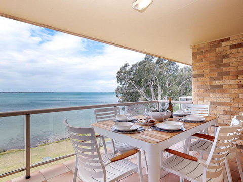 3 'Pelican Sands', 83 Soldiers Point Rd - Stunning Waterfront Unit With Magical Water Views & Air Conditioning - Lightning Ridge Tourism 0