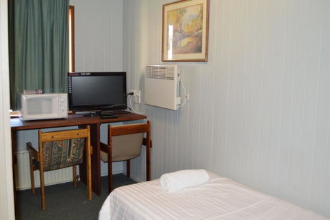 3 Lakeview Plaza - Lightning Ridge Tourism 1