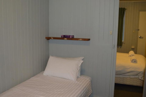 3 Lakeview Plaza - Lightning Ridge Tourism 2