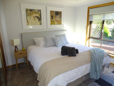 3 Pears On The Park McLaren Vale - Lightning Ridge Tourism 0