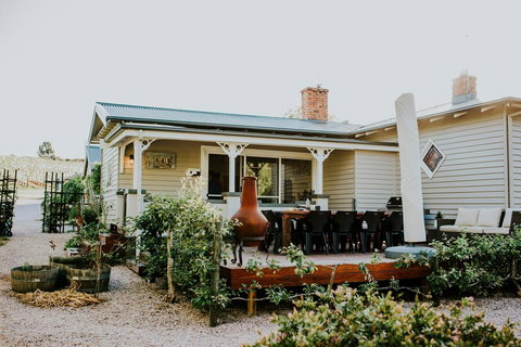 3 Willows Vineyard Cottage - Lightning Ridge Tourism 0