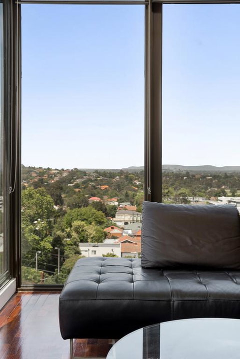 3-Bed Apartment With Parking Near Parks And Dining - Lightning Ridge Tourism 3