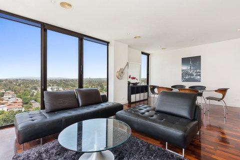 3-Bed Apartment With Parking Near Parks And Dining - Lightning Ridge Tourism 1