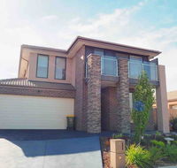 4 Bed 2 And A Half Bath Luxury Villa in Point Cook - Lightning Ridge Tourism