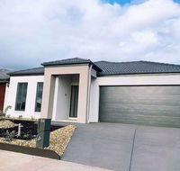 4Bed 2Bath Cozy Guesthouse in Tarneit - Lightning Ridge Tourism