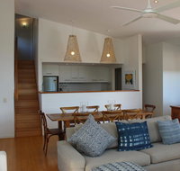 5 ON COAST - Lightning Ridge Tourism