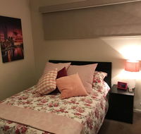 5 Star Room with own Bathroom - Singles Couples Families or Executives - Lightning Ridge Tourism
