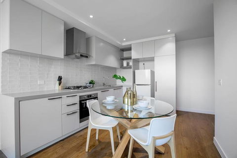 61, Boutique One-bedroom, Boxhill Central, Mall - Lightning Ridge Tourism 2