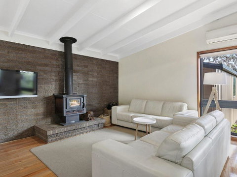62 BINGLEY PARADE RIVERSEA HOUSE - Lightning Ridge Tourism 2