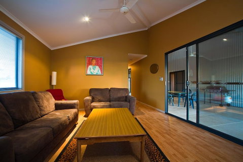 9 Skipjack Circle - Lovely Pet-Friendly Holiday Home With A Breezeway - Lightning Ridge Tourism 1