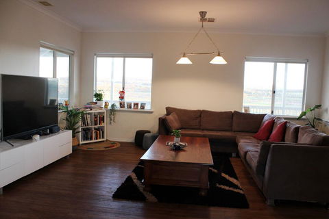 A Better Life Animal Sanctuary FarmStay - Private Two-Bedrooms, Lounge Room & Bathroom & Toilet, Shared Kitchen - Lightning Ridge Tourism 3