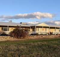 A Better Life Animal Sanctuary FarmStay - Private Two-Bedrooms Lounge Room  Bathroom  Toilet Shared Kitchen - Lightning Ridge Tourism