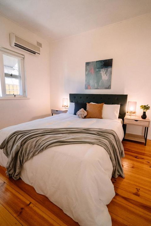 A Wave Away @ Glenelg Cosy Unit Near The Beach - Lightning Ridge Tourism 3