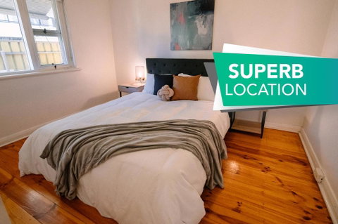 A Wave Away @ Glenelg Cosy Unit Near The Beach - Lightning Ridge Tourism 0