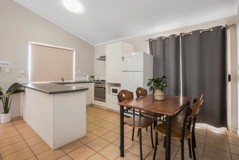 AAOK Karratha Caravan Park - Lightning Ridge Tourism 2