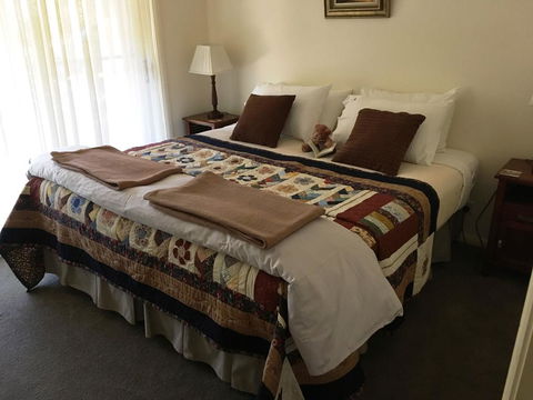 Abelia House B &B - Lightning Ridge Tourism 1