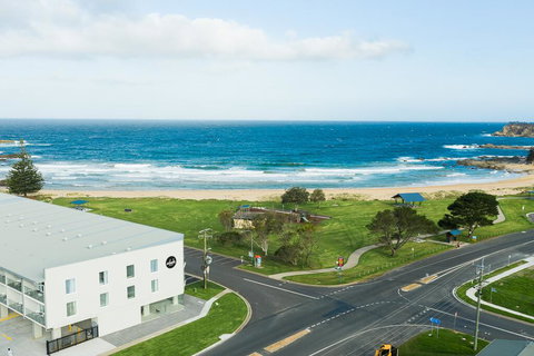 Abode Malua Bay - Lightning Ridge Tourism 3